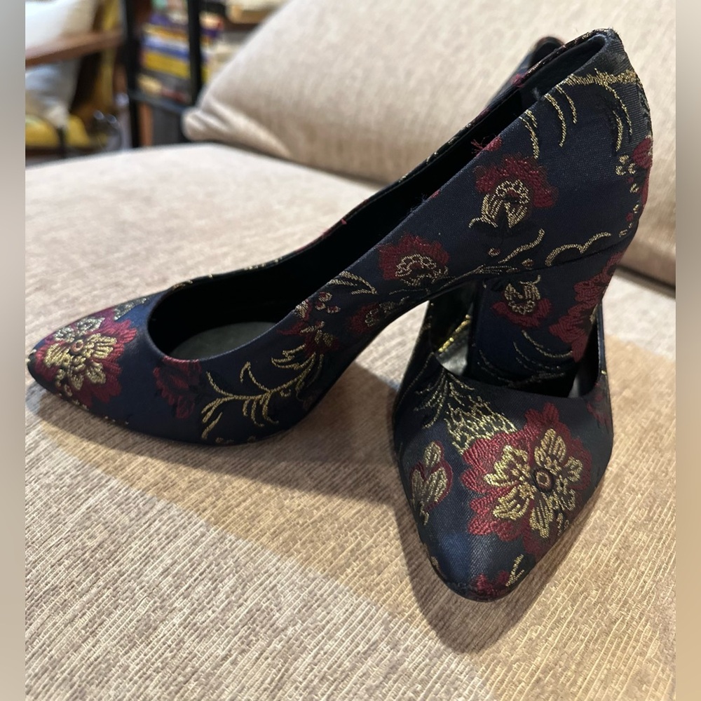 ANTONIO MELANI Black and Red Floral Heels - Picture 4 of 4